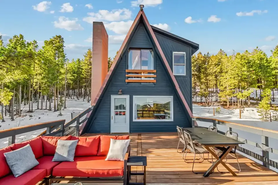 A Colorado mountain ski cabin short-term rental near Breckenridge