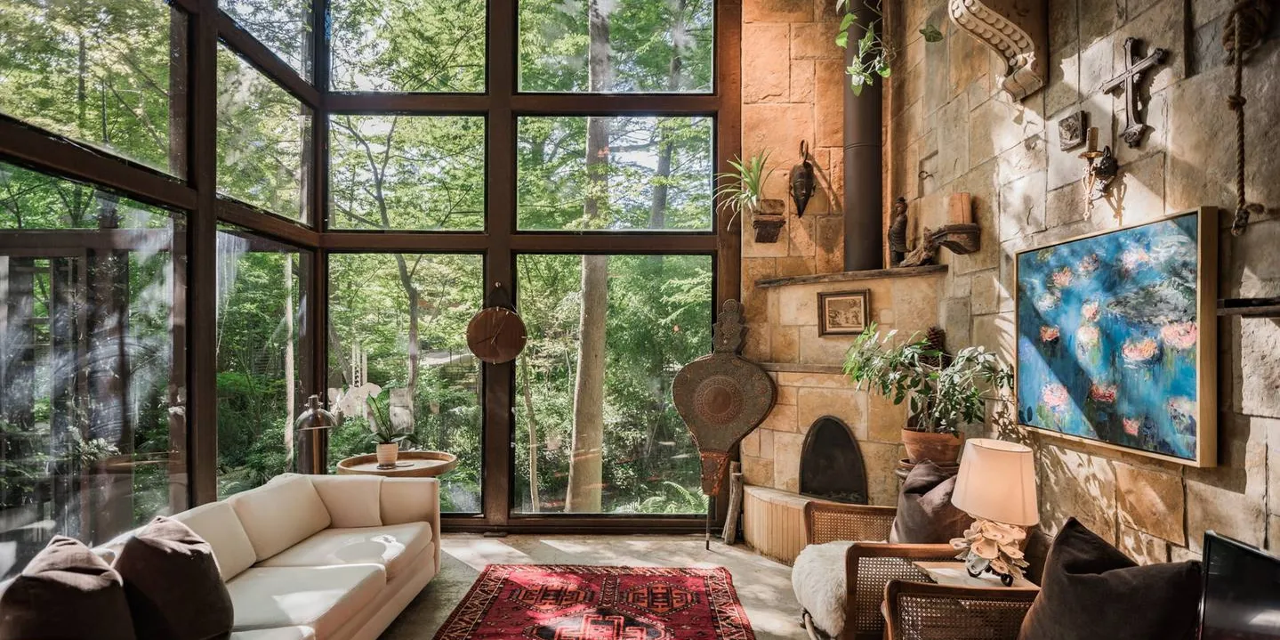 A Blue Ridge mountain cabin short-term rental in North Georgia