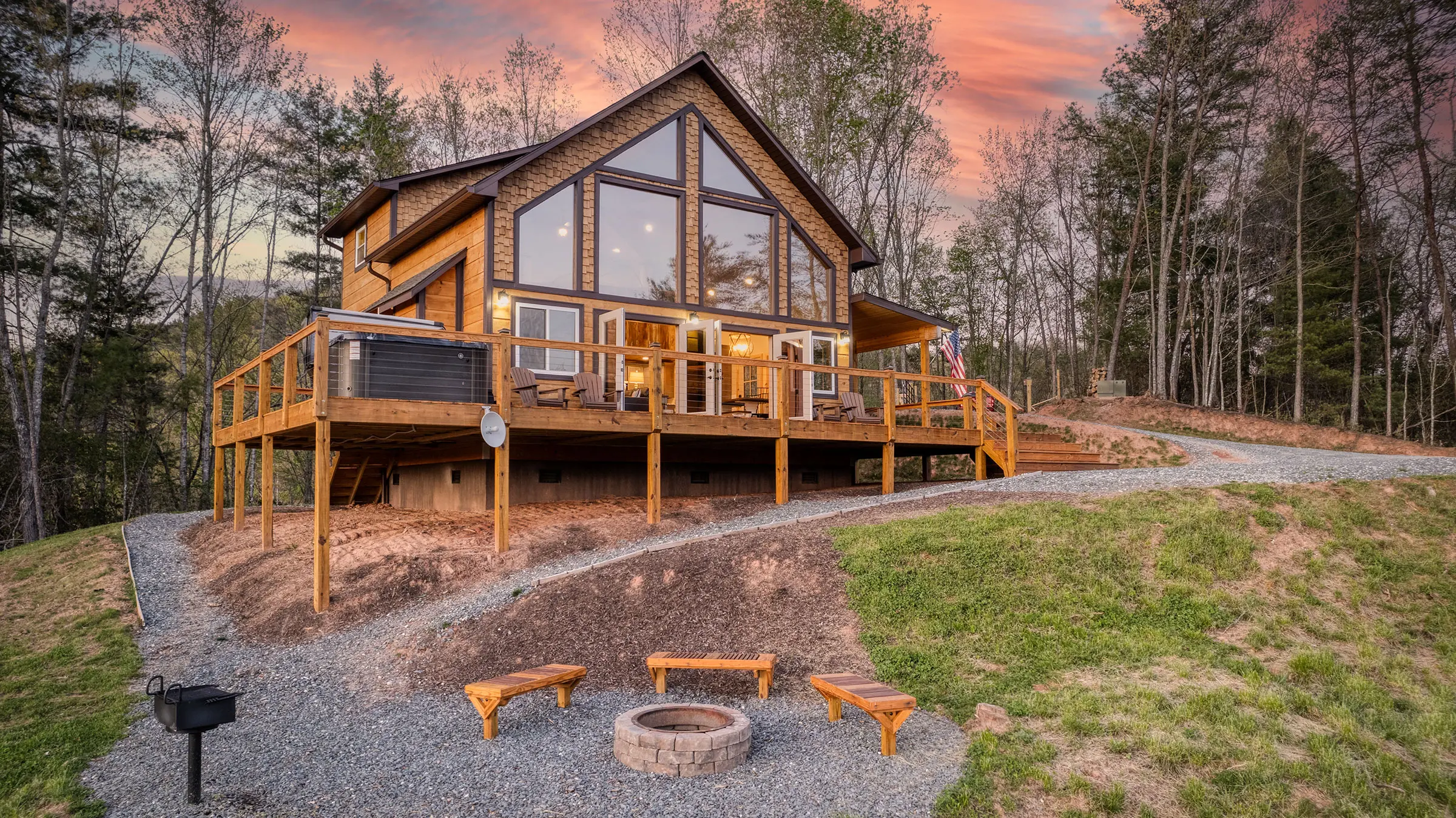 A Smoky Mountain log cabin short-term rental in Tennessee