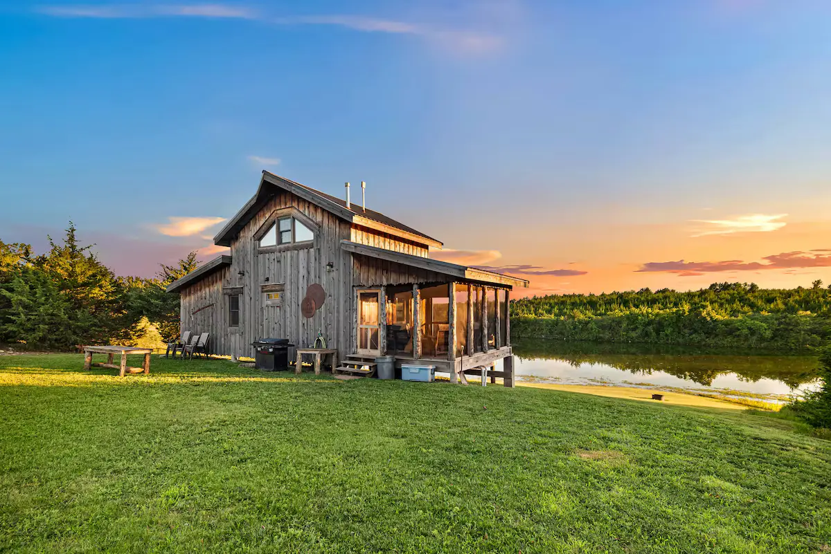 Flint Hills Kansas tallgrass prairie short-term rental property